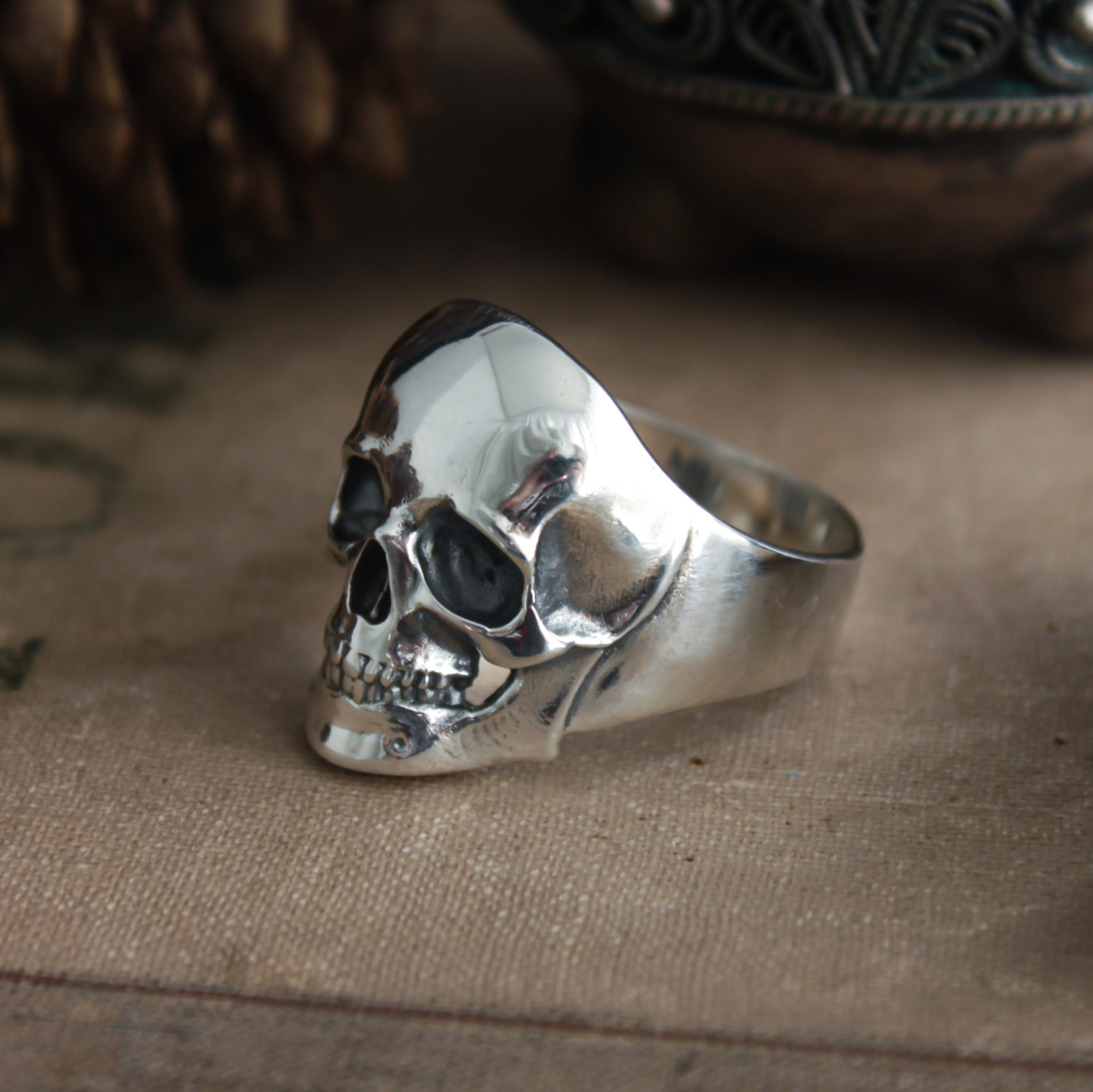 Кольцо Череп. Перстень в форме черепа. Кольцо в виде черепа.